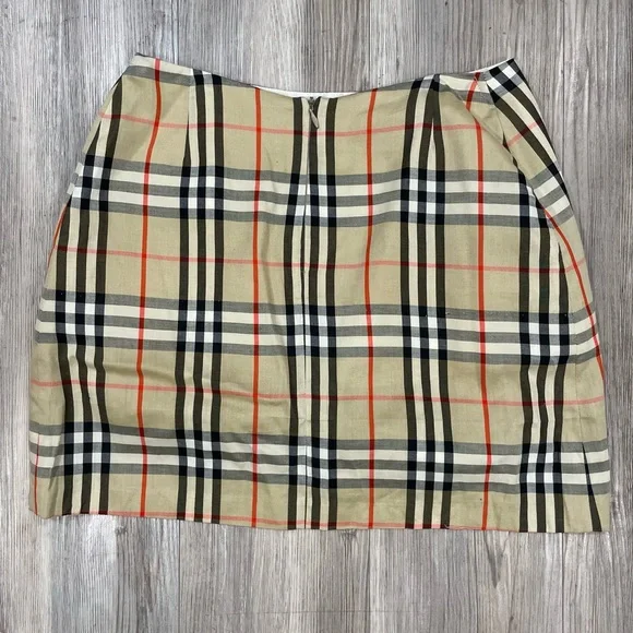 Burberry Signature Plaid Mini Skirt w/Slip - Picture 2 of 6